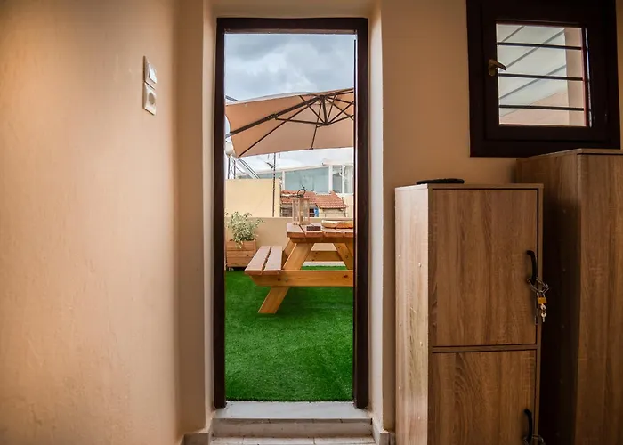 Old Town Rhapsody, Cosy 2-floor With Rooftop Bathtub, Bbq & Lounge Under Sun Umbrellas Ferienhaus