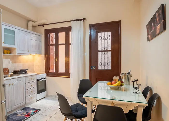 Ferienhaus Old Town Rhapsody, Cosy 2-floor With Rooftop Bathtub, Bbq & Lounge Under Sun Umbrellas