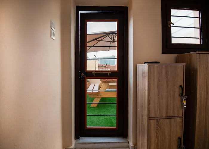 Old Town Rhapsody, Cosy 2-floor With Rooftop Bathtub, Bbq & Lounge Under Sun Umbrellas *