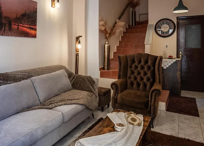 Old Town Rhapsody, Cosy 2-floor With Rooftop Bathtub, Bbq & Lounge Under Sun Umbrellas *