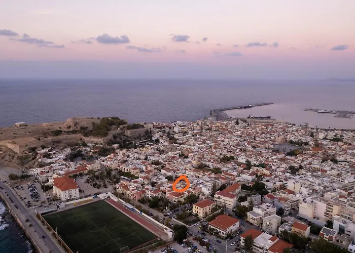 Old Town Rhapsody, Cosy 2-floor With Rooftop Bathtub, Bbq & Lounge Under Sun Umbrellas