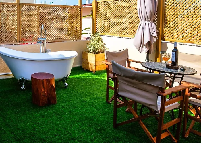 Ferienhaus Old Town Rhapsody, Cosy 2-floor With Rooftop Bathtub, Bbq & Lounge Under Sun Umbrellas *