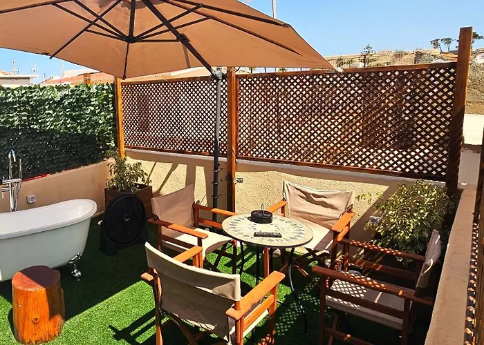 Old Town Rhapsody, Cosy 2-floor With Rooftop Bathtub, Bbq & Lounge Under Sun Umbrellas Ferienhaus Rethymno