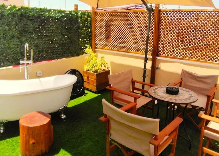 Ferienhaus Old Town Rhapsody, Cosy 2-floor With Rooftop Bathtub, Bbq & Lounge Under Sun Umbrellas *