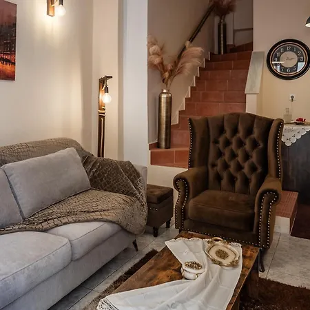 Old Town Rhapsody, Cosy 2-floor With Rooftop Bathtub, Bbq & Lounge Under Sun Umbrellas *