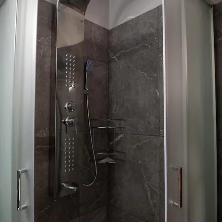 Old Town Rhapsody, Cosy 2-floor With Rooftop Bathtub, Bbq & Lounge Under Sun Umbrellas Case de vacanță Rethymnon