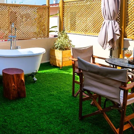 度假居 Old Town Rhapsody, Cosy 2-floor With Rooftop Bathtub, Bbq & Lounge Under Sun Umbrellas *