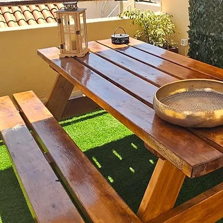 Old Town Rhapsody, Cosy 2-floor With Rooftop Bathtub, Bbq & Lounge Under Sun Umbrellas Case de vacanță *