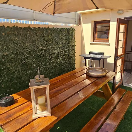 度假居 Old Town Rhapsody, Cosy 2-floor With Rooftop Bathtub, Bbq & Lounge Under Sun Umbrellas 罗希姆诺