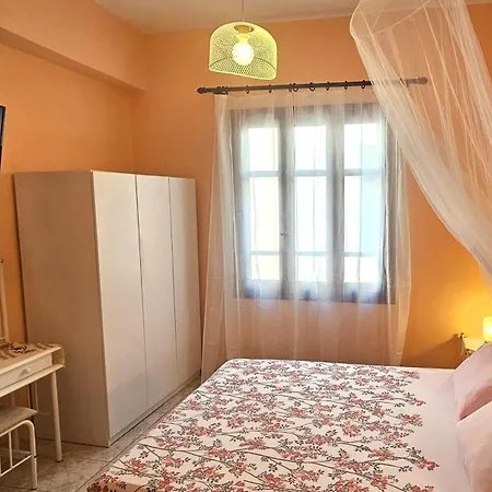 度假居 Old Town Rhapsody, Cosy 2-floor With Rooftop Bathtub, Bbq & Lounge Under Sun Umbrellas