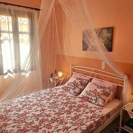 Old Town Rhapsody, Cosy 2-floor With Rooftop Bathtub, Bbq & Lounge Under Sun Umbrellas 度假居 *