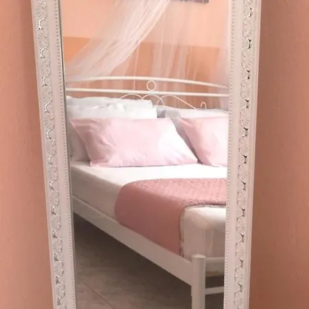度假居 Old Town Rhapsody, Cosy 2-floor With Rooftop Bathtub, Bbq & Lounge Under Sun Umbrellas