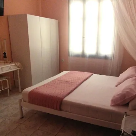 Old Town Rhapsody, Cosy 2-floor With Rooftop Bathtub, Bbq & Lounge Under Sun Umbrellas 度假居