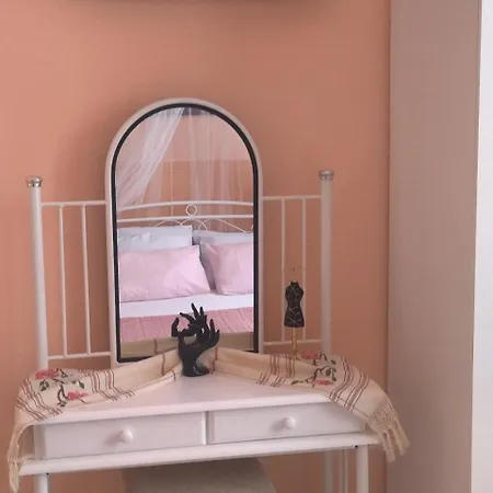 Будинок відпочинку Old Town Rhapsody, Cosy 2-floor With Rooftop Bathtub, Bbq & Lounge Under Sun Umbrellas Ретимно (Крит)