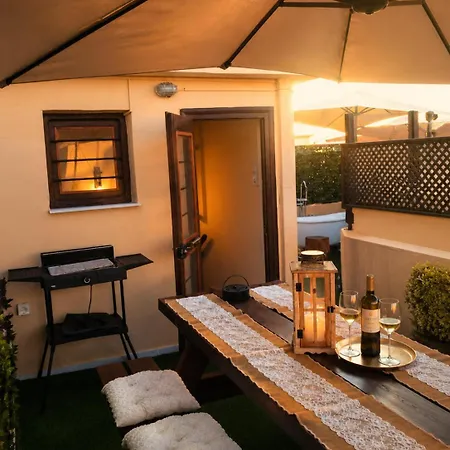 Old Town Rhapsody, Cosy 2-floor With Rooftop Bathtub, Bbq & Lounge Under Sun Umbrellas 度假居