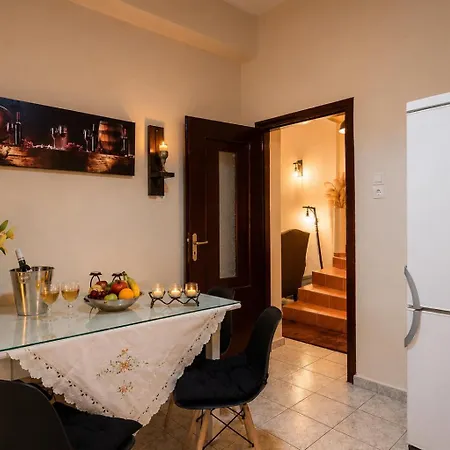 度假居 Old Town Rhapsody, Cosy 2-floor With Rooftop Bathtub, Bbq & Lounge Under Sun Umbrellas *