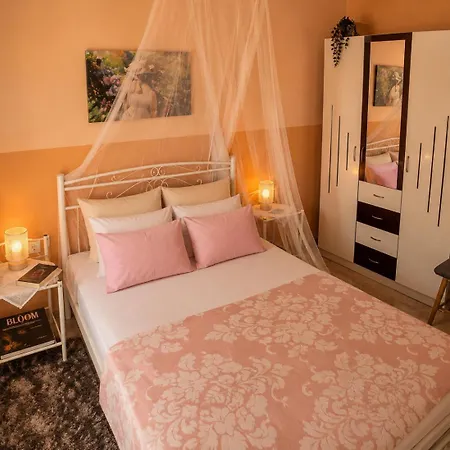 Old Town Rhapsody, Cosy 2-floor With Rooftop Bathtub, Bbq & Lounge Under Sun Umbrellas * 罗希姆诺