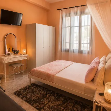 Old Town Rhapsody, Cosy 2-floor With Rooftop Bathtub, Bbq & Lounge Under Sun Umbrellas 度假居 罗希姆诺