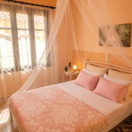 度假居 Old Town Rhapsody, Cosy 2-floor With Rooftop Bathtub, Bbq & Lounge Under Sun Umbrellas