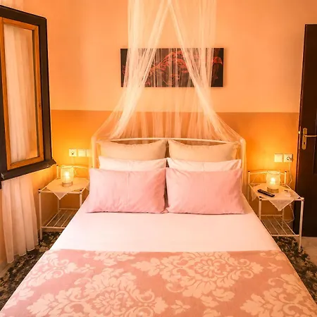 Old Town Rhapsody, Cosy 2-floor With Rooftop Bathtub, Bbq & Lounge Under Sun Umbrellas 罗希姆诺
