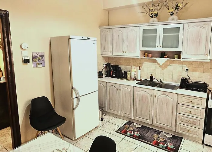 Old Town Rhapsody, Cosy 2-floor With Rooftop Bathtub, Bbq & Lounge Under Sun Umbrellas Hébergement de vacances *