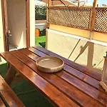 Old Town Rhapsody, Cosy 2-floor With Rooftop Bathtub, Bbq & Lounge Under Sun Umbrellas Semesterbostad
