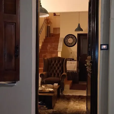 Σπίτι διακοπών Old Town Rhapsody, Cosy 2-floor With Rooftop Bathtub, Bbq & Lounge Under Sun Umbrellas