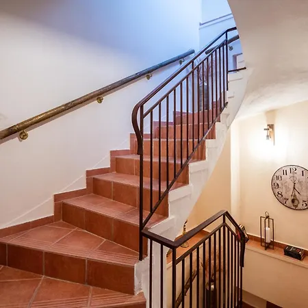 Old Town Rhapsody, Cosy 2-floor With Rooftop Bathtub, Bbq & Lounge Under Sun Umbrellas Rethymno