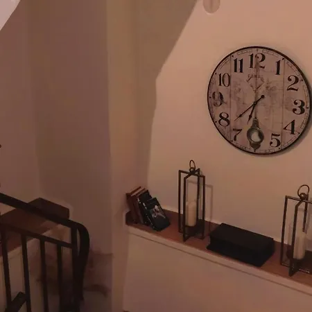 Old Town Rhapsody, Cosy 2-floor With Rooftop Bathtub, Bbq & Lounge Under Sun Umbrellas