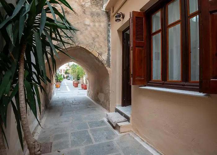 Old Town Rhapsody, Cosy 2-floor With Rooftop Bathtub, Bbq & Lounge Under Sun Umbrellas