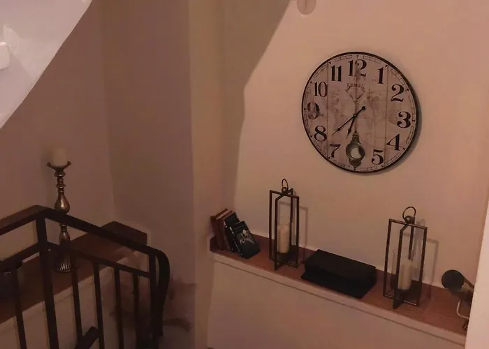 Old Town Rhapsody, Cosy 2-floor With Rooftop Bathtub, Bbq & Lounge Under Sun Umbrellas