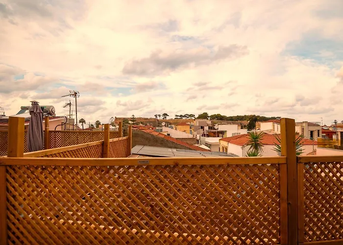 Дом отдыха Old Town Rhapsody, Cosy 2-floor With Rooftop Bathtub, Bbq & Lounge Under Sun Umbrellas Ретимно