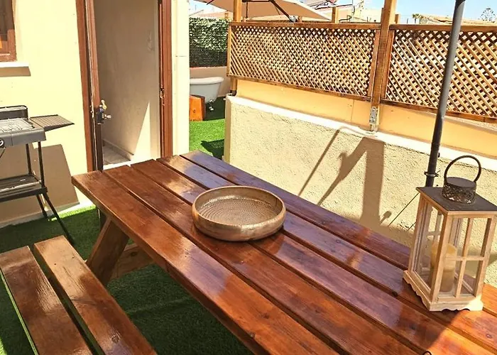 Old Town Rhapsody, Cosy 2-floor With Rooftop Bathtub, Bbq & Lounge Under Sun Umbrellas Casa vacanze