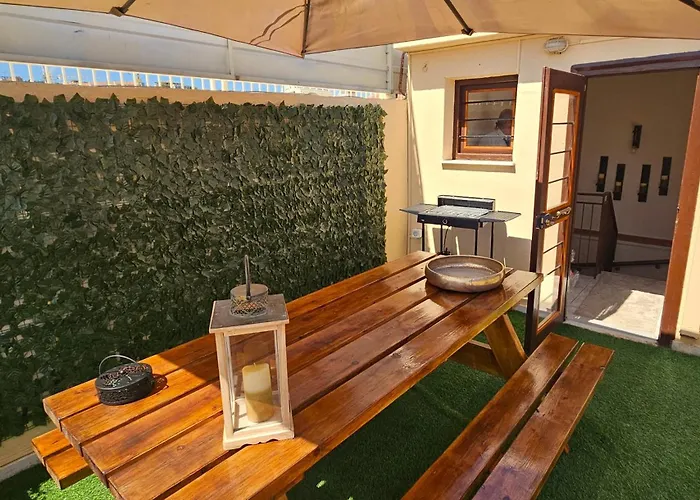 Casa vacanze Old Town Rhapsody, Cosy 2-floor With Rooftop Bathtub, Bbq & Lounge Under Sun Umbrellas Rethymno