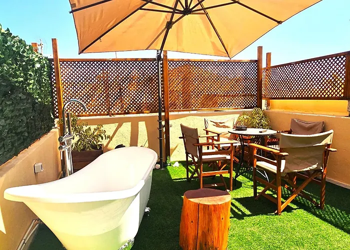 Old Town Rhapsody, Cosy 2-floor With Rooftop Bathtub, Bbq & Lounge Under Sun Umbrellas Rethymno