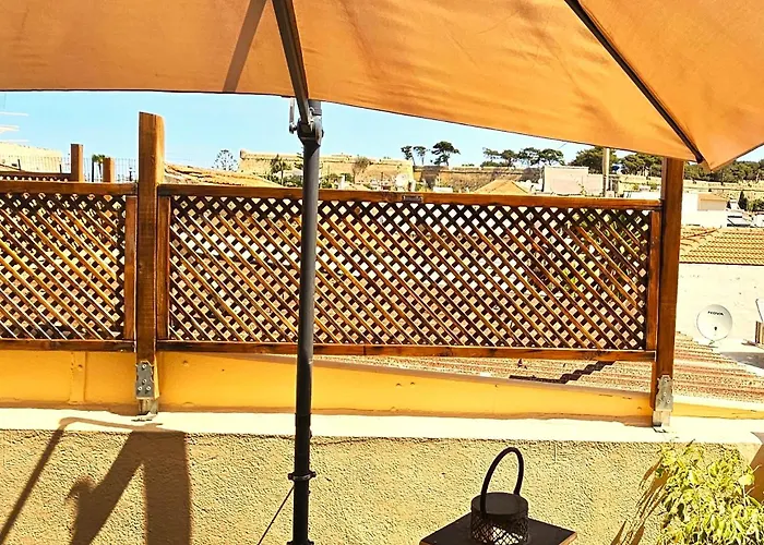 Old Town Rhapsody, Cosy 2-floor With Rooftop Bathtub, Bbq & Lounge Under Sun Umbrellas Дом отдыха